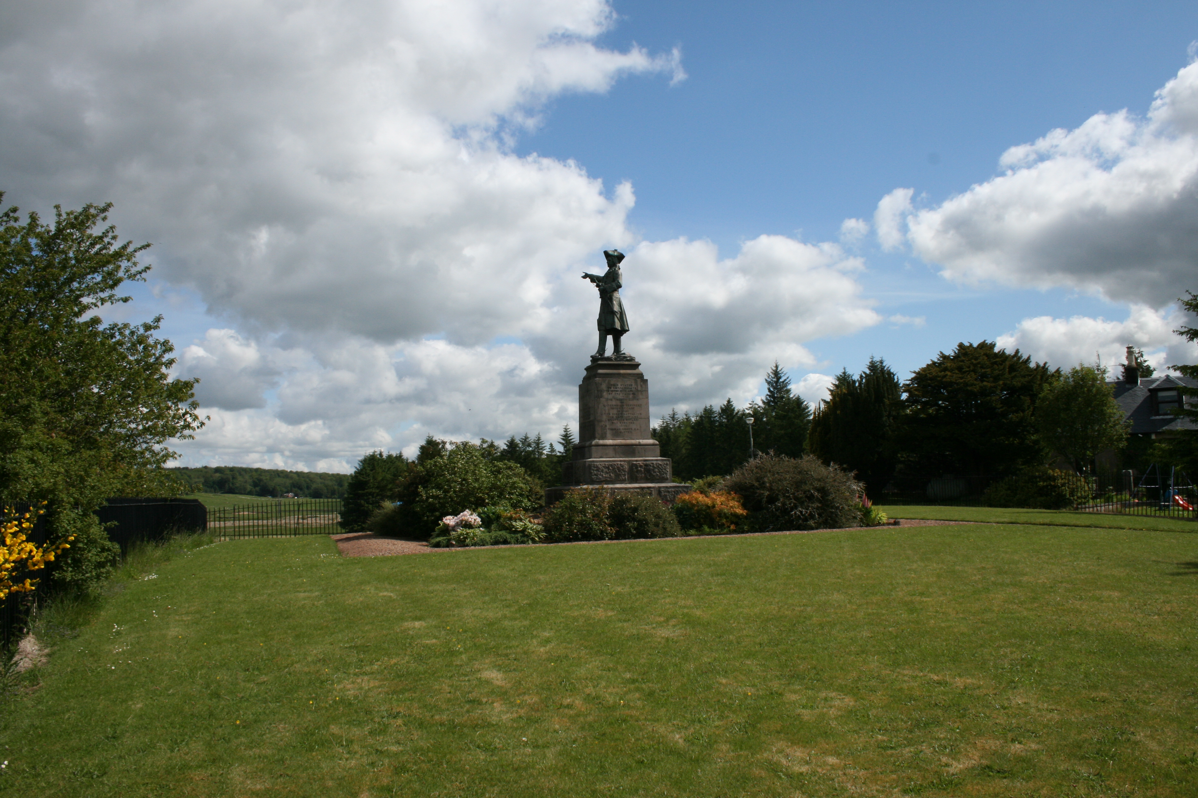Angus statue